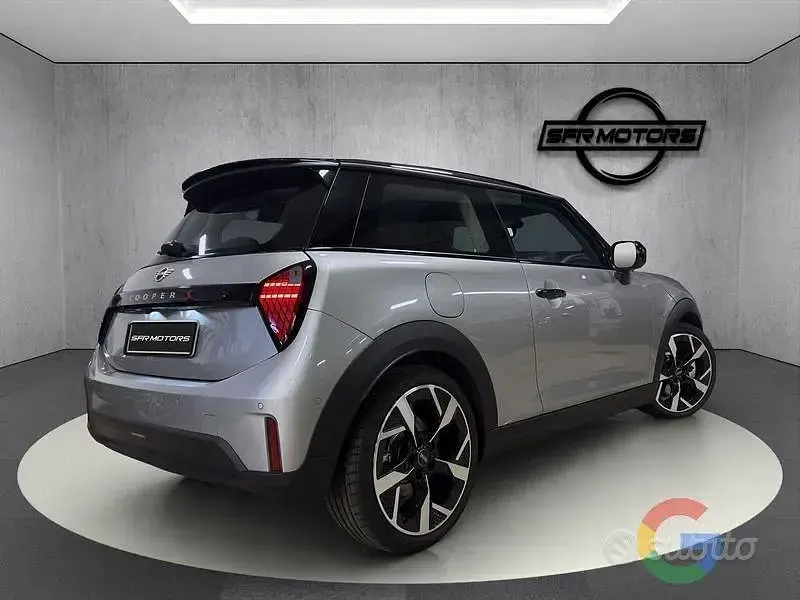 Usado Mini Cooper 204 CV (150 kW) 2024 Gris Utilitario