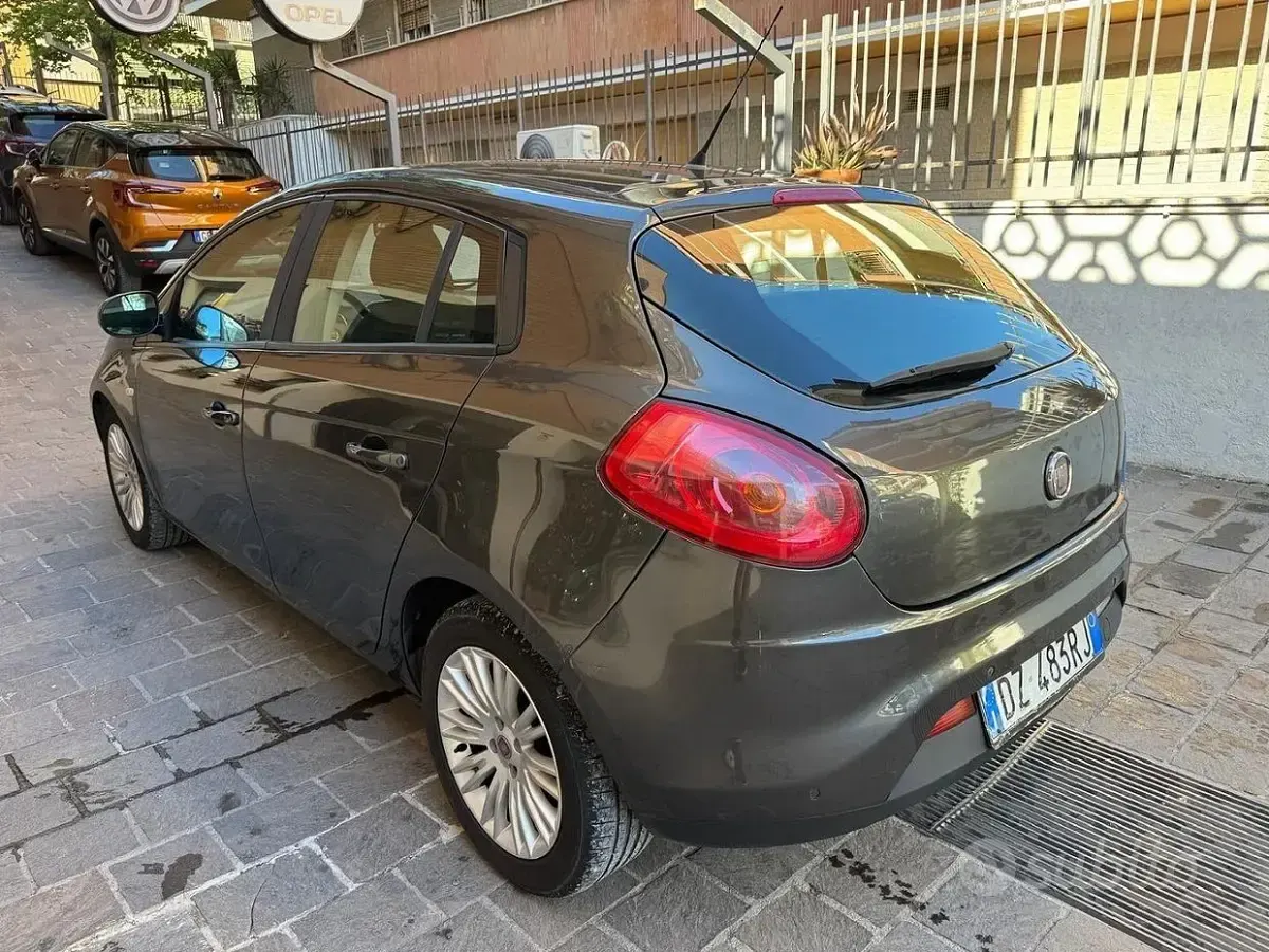 Usata Fiat Bravo 90 CV (66 kW) 2010 Marrone Utilitaria