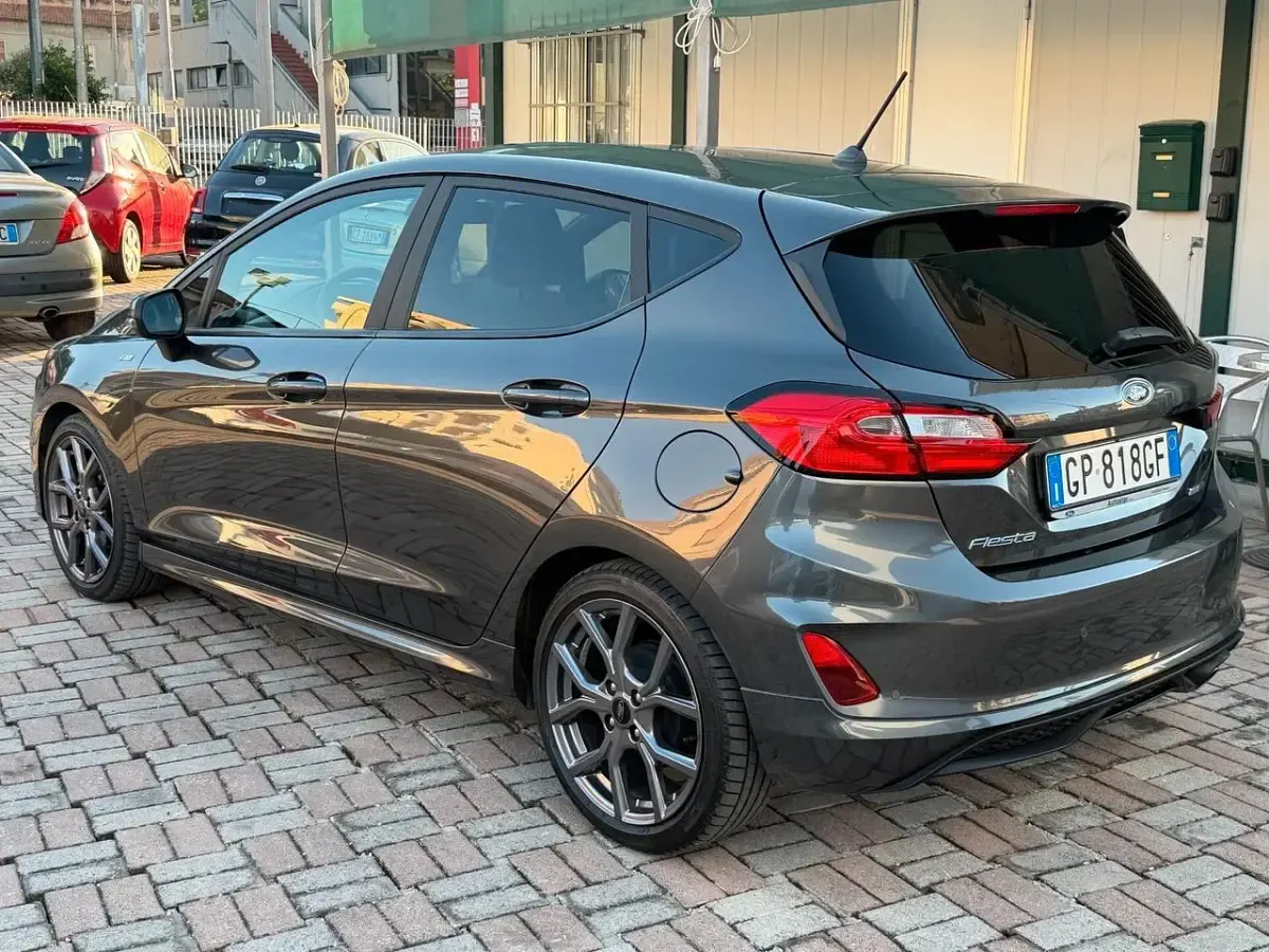 Usata Ford Fiesta ST-Line 125 CV (91 kW) 2023 Grigio Utilitaria