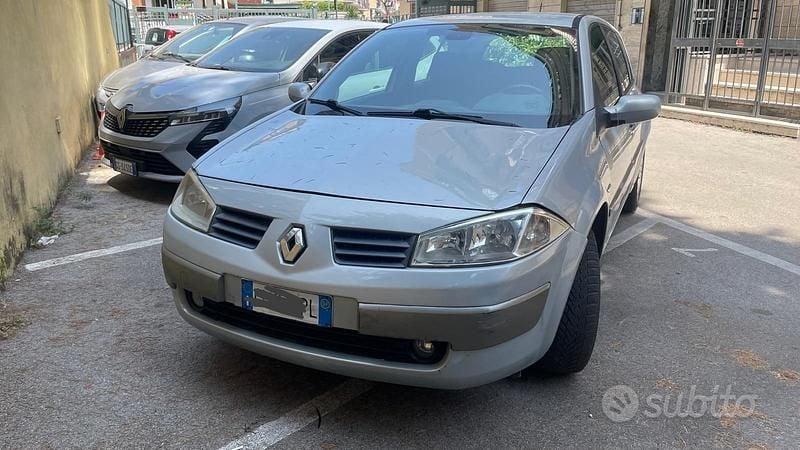 Usata 2005 Renault Mégane II Utilitaria | 1600 € - Immagine 1/4