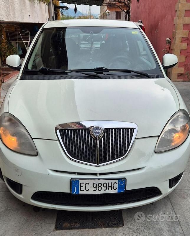 Usata Lancia Ypsilon 78 CV (57 kW) 2010 Bianco Utilitaria