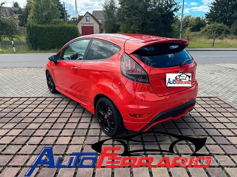 Usata Ford Fiesta Sport 182 CV (133 kW) 2016 Rosso Utilitaria