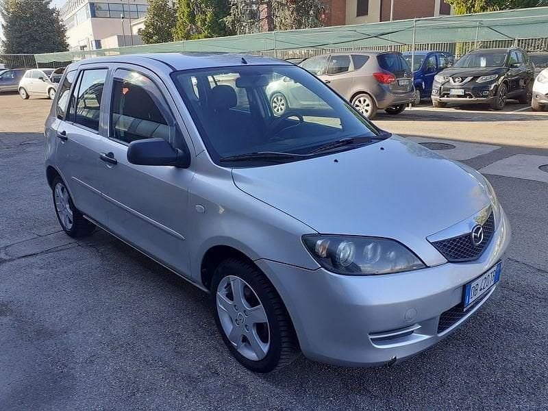 Usata Mazda 2 68 CV (50 kW) 2006 Argento Monovolume