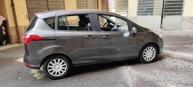 Usata Ford B-MAX Business Edition 90 CV (66 kW) 2017 Grigio scuro Monovolume