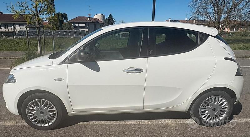 Usata Lancia Ypsilon 69 CV (50 kW) 2016 Utilitaria