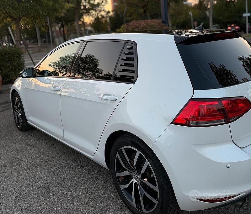 Usata VW Golf VII 110 CV (80 kW) 2016 Bianco Utilitaria
