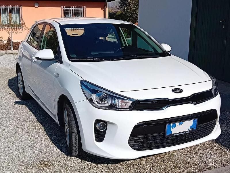 Usata Kia Rio 84 CV (61 kW) 2017 Bianco Berlina