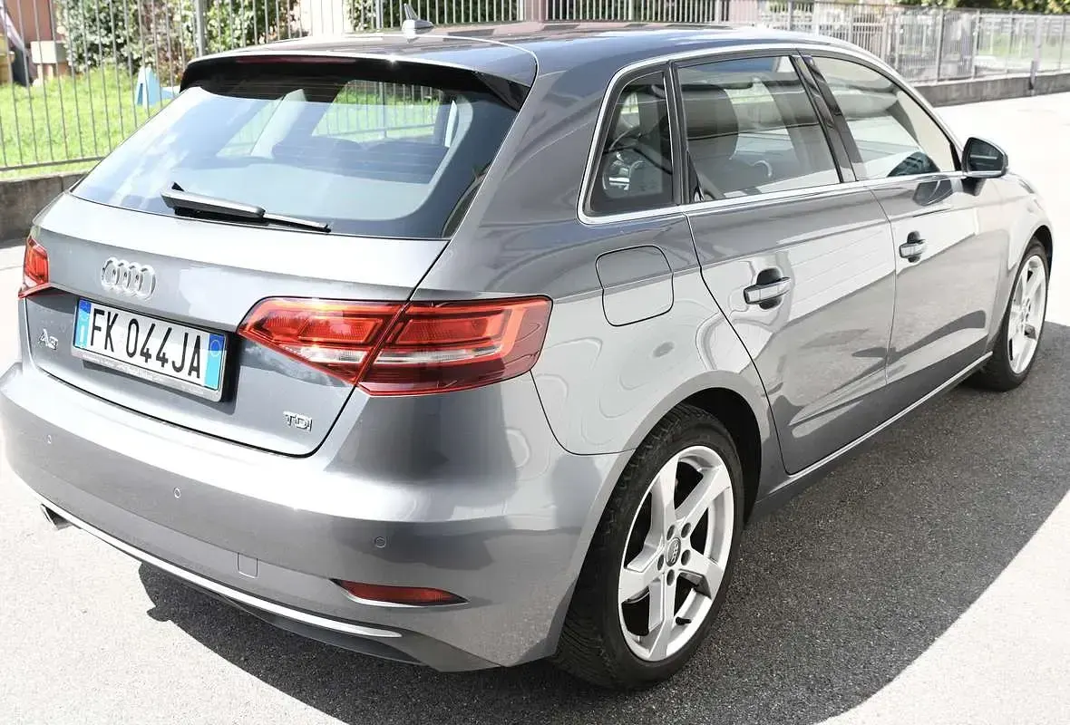 Usata Audi A3 Sport 110 CV (80 kW) 2017 Grigio Berlina