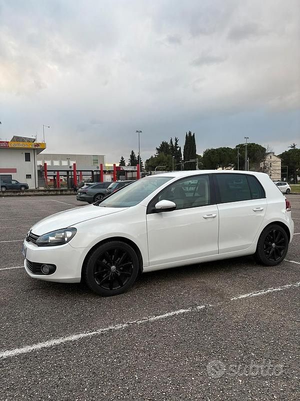 Usata VW Golf VI 110 CV (80 kW) 2009 Bianco Utilitaria