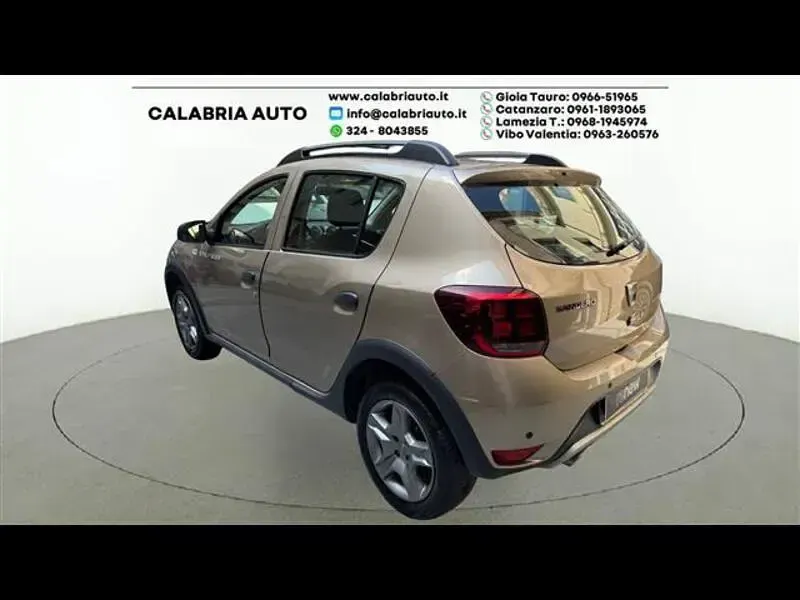 Usata Dacia Sandero Comfort 101 CV (74 kW) 2020 Beige(met.) Utilitaria