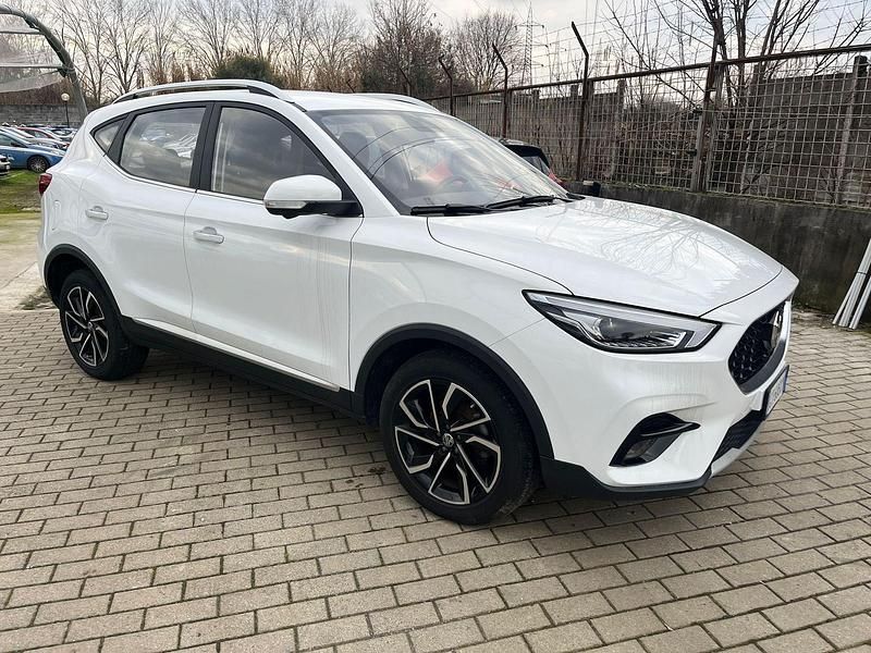 Usata MG ZS Luxury 111 CV (81 kW) 2024 Bianco SUV
