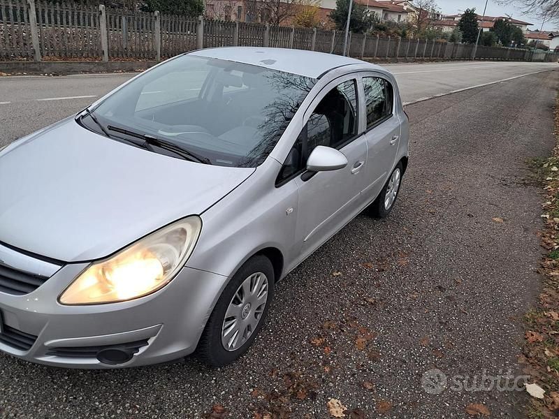 Usata Opel Corsa 2008 Berlina