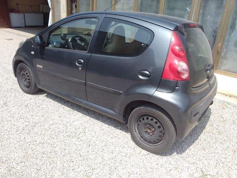 Usata Peugeot 107 54 CV (39 kW) 2006 Utilitaria