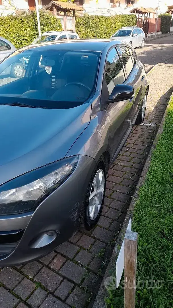 Usata Renault Mégane 110 CV (80 kW) 2011 Grigio Utilitaria
