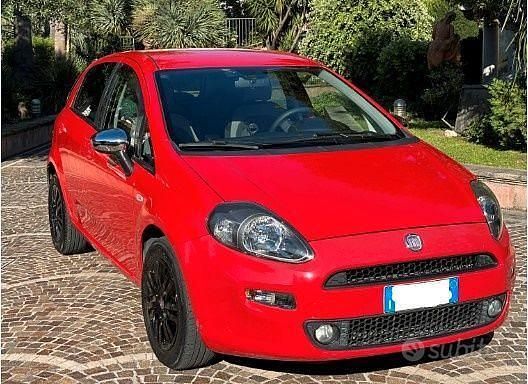 Usata Fiat Punto 90 CV (66 kW) 2012 Rosso Utilitaria