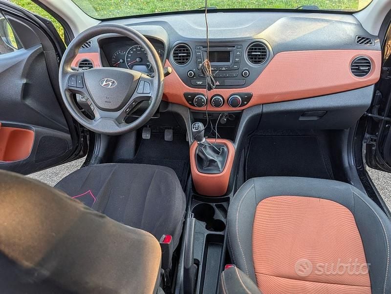 Begagnad Hyundai i10 69 HK (50 kW) 2014 Svart Halvkombi