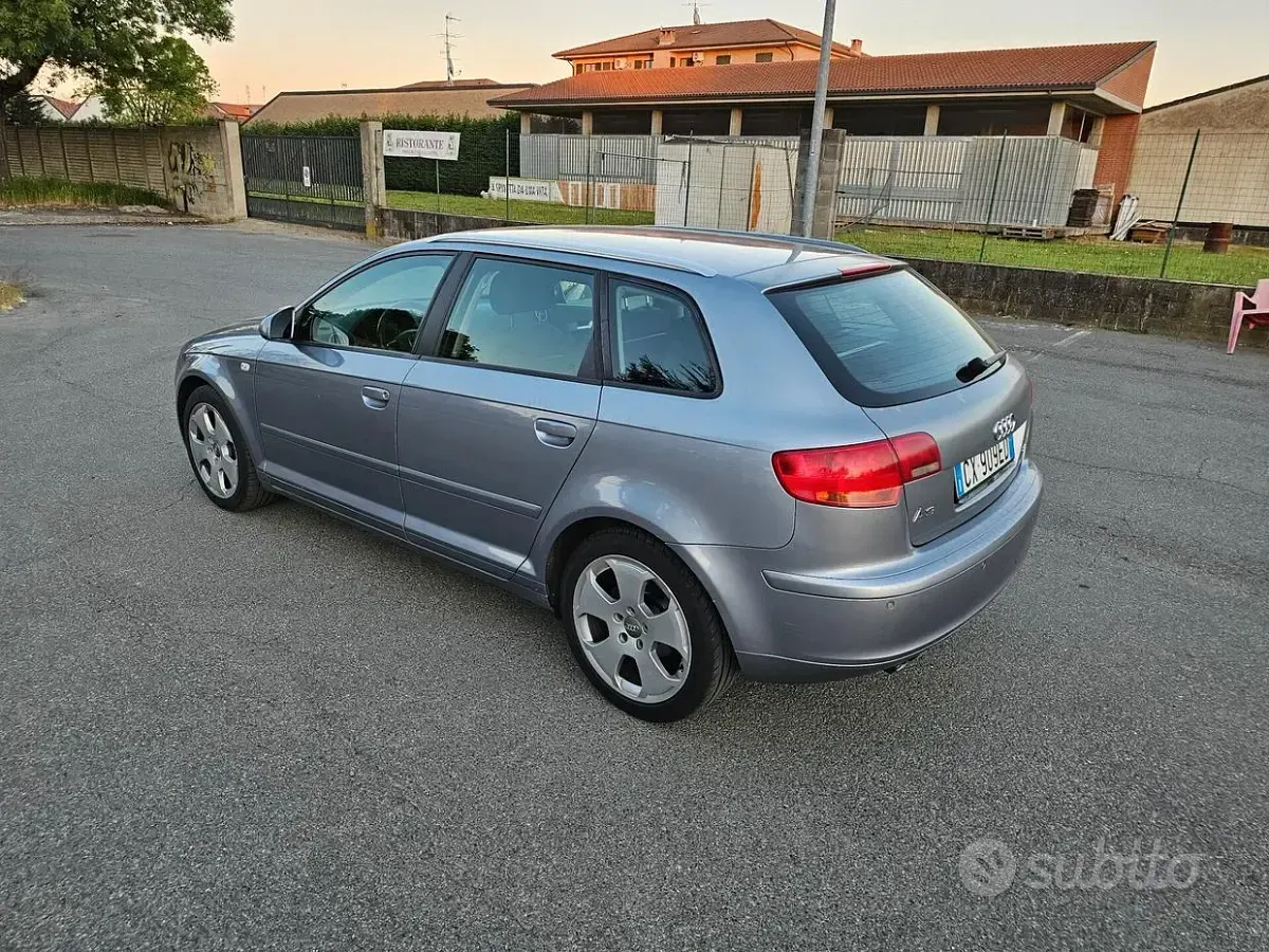 Usata Audi A3 Ambiente 140 CV (102 kW) 2005 Grigio Utilitaria