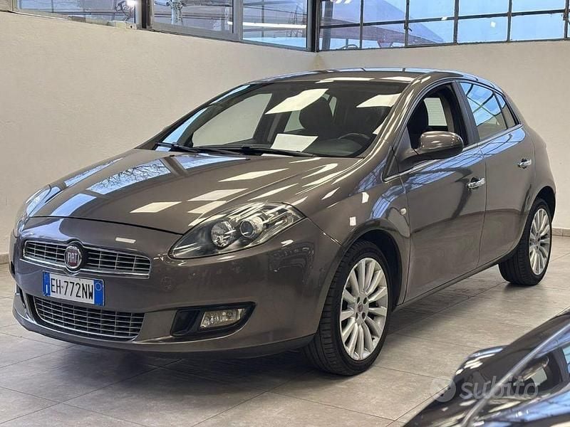 Usata Fiat Bravo 120 CV (88 kW) 2011 Marrone Utilitaria