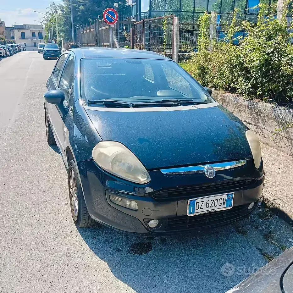 Usata Fiat Grande Punto Dynamic 77 CV (56 kW) 2009 Bluazzurro Utilitaria
