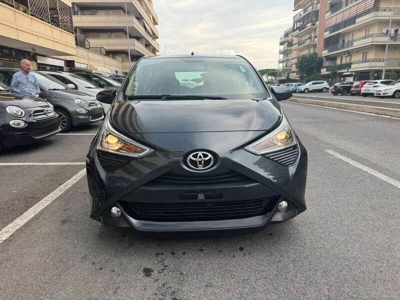 Grigio Usata 2019 Toyota Aygo X-play Utilitaria | 9900 € (Ottimo prezzo) - Immagine 1/4