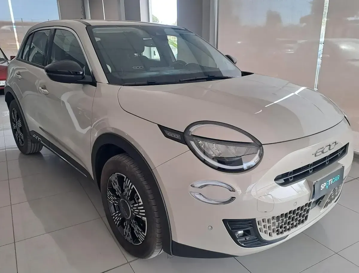 Usata Fiat 600 135 CV (99 kW) 2025 Beige SUV