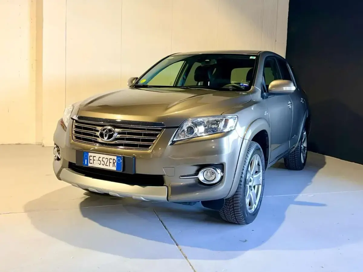 Usata Toyota RAV4 Executive 150 CV (110 kW) 2010 Marrone SUV