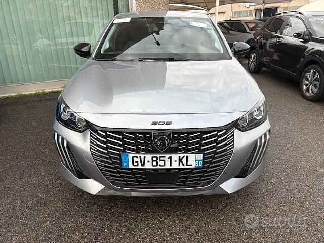 Usata Peugeot 208 Allure 101 CV (74 kW) 2024 Grigio Utilitaria