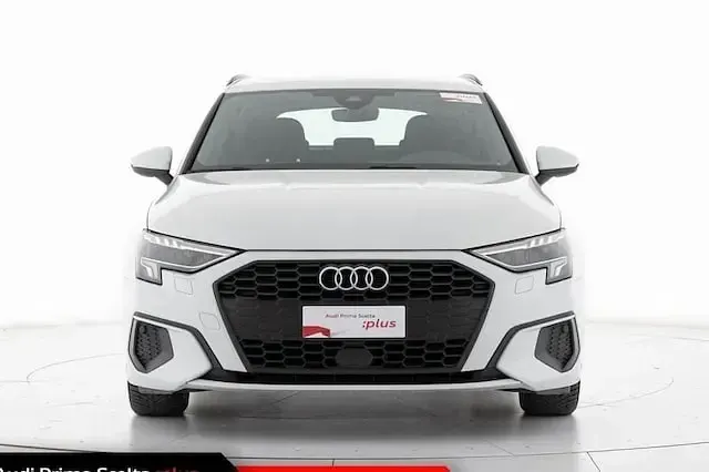 Usata Audi A3 Business 116 CV (85 kW) 2022 Bianco ghiaccio metallizzato Berlina
