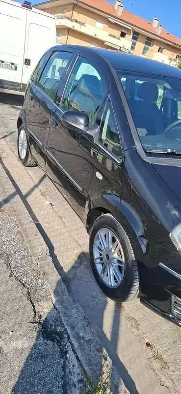 Usata Lancia Musa 77 CV (56 kW) 2009 Nero Monovolume
