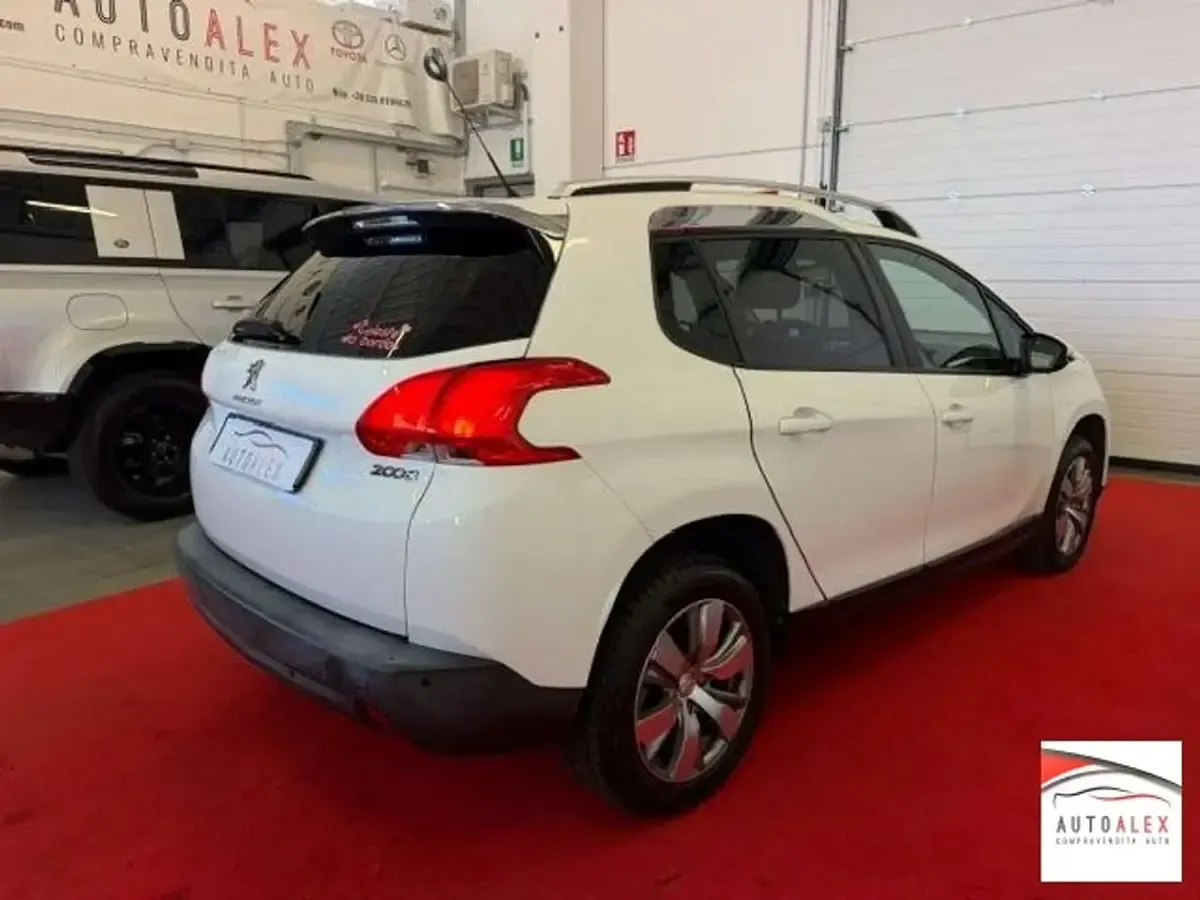 Usata Peugeot 2008 Allure 82 CV (60 kW) 2014 Bianco SUV