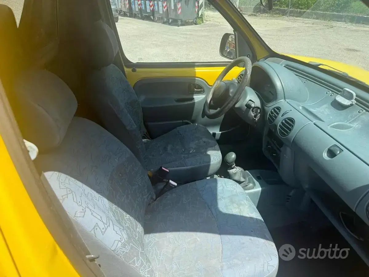 Usata Renault Kangoo 64 CV (47 kW) 1998 Giallo Monovolume
