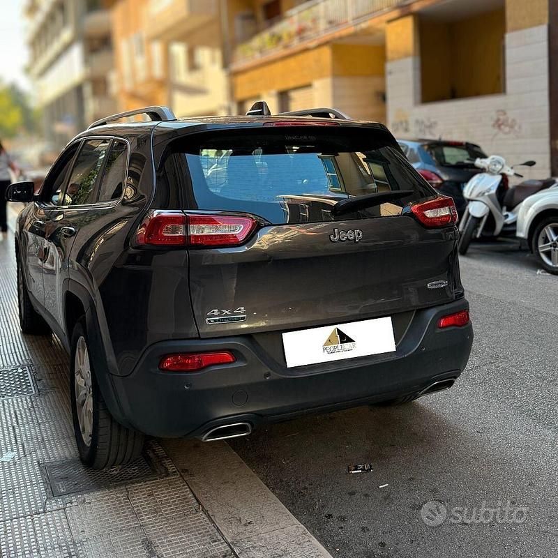 Usata Jeep Cherokee Longitude 185 CV (136 kW) 2017 Grigio SUV