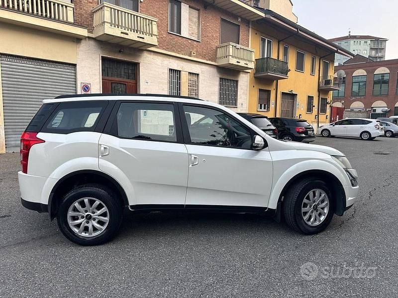 Usata Mahindra XUV500 140 CV (102 kW) 2016 Bianco SUV