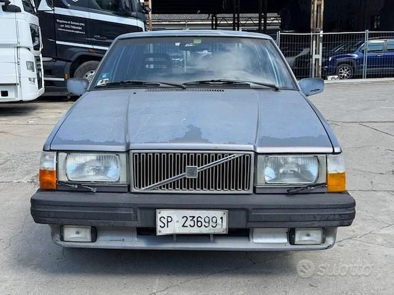 Usata Volvo 740 158 CV (116 kW) 1986 Grigio Berlina