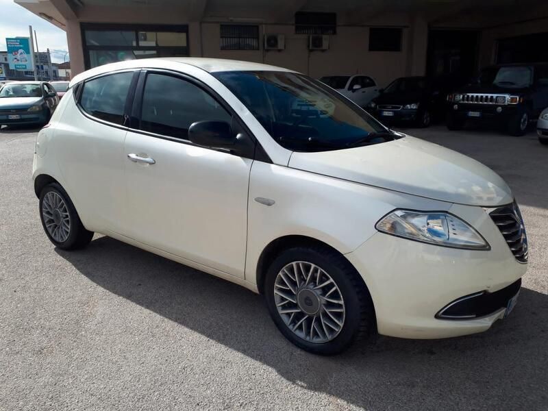 Gebraucht Lancia Ypsilon Gold 95 PS (69 kW) 2011 Beige Kleinwagen