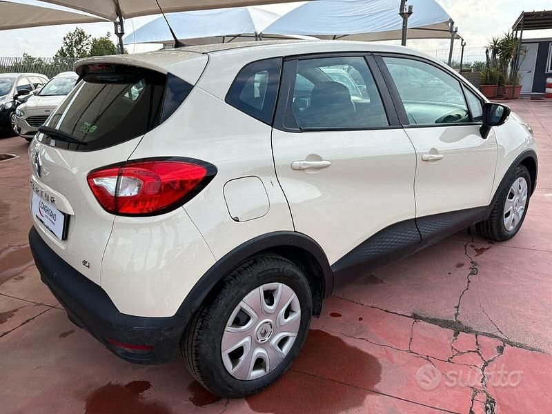 Usata Renault Captur 90 CV (66 kW) 2015 Beige SUV