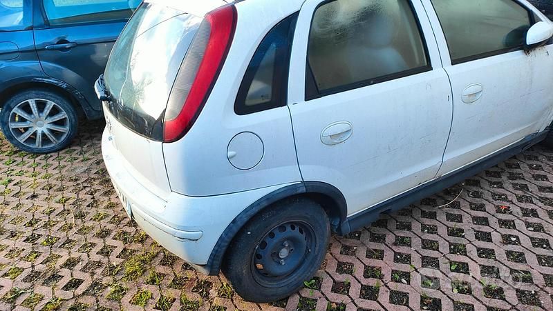 Usata Opel Corsa 58 CV (42 kW) 2003 Bianco Berlina