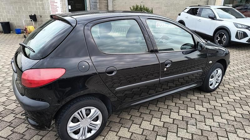Usata Peugeot 206 75 CV (55 kW) 2001 Nero Berlina