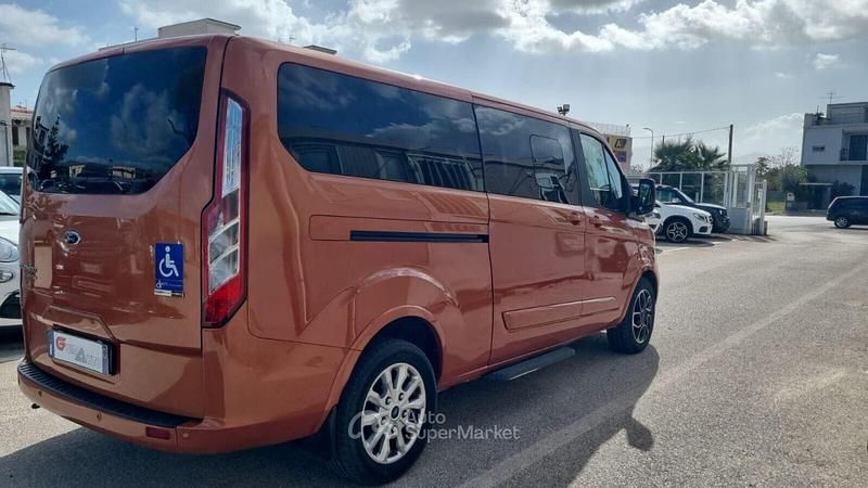 Usata Ford Tourneo Titanium 131 CV (96 kW) 2019 Arancione Monovolume