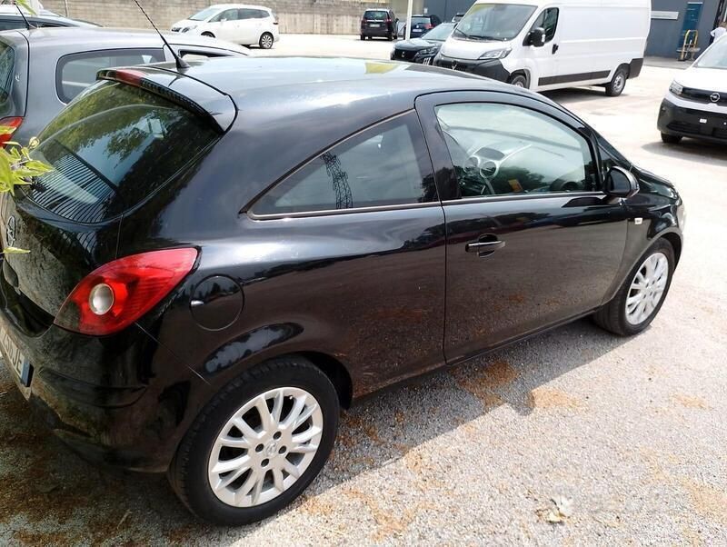 Usata Opel Corsa Enjoy 80 CV (58 kW) 2009 Nero Berlina