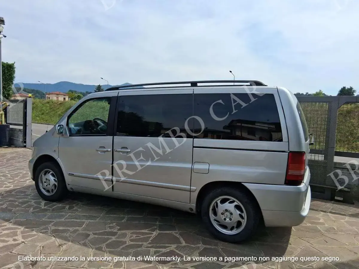 Usata Mercedes V200 122 CV (89 kW) 2002 Grigio Monovolume