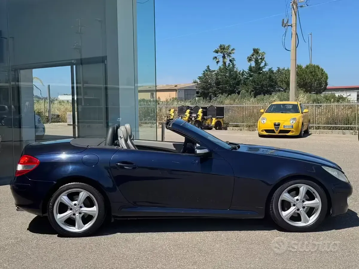 Usata Mercedes SLK200 163 CV (119 kW) 2006 Blu Cabrio