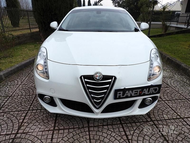 Gebraucht Alfa Romeo Giulietta 105 PS (77 kW) 2015 Weiß Kleinwagen