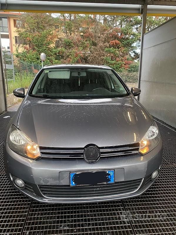 Grigio Usata 2010 VW Golf VI Due volumi | 4000 € - Immagine 1/4