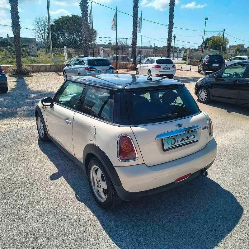 Usata Mini Cooper D 108 CV (79 kW) 2007 Beige Utilitaria