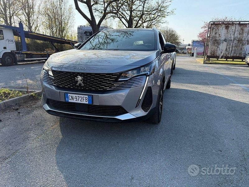 Usata Peugeot 5008 S 131 CV (96 kW) 2023 Grigio SUV