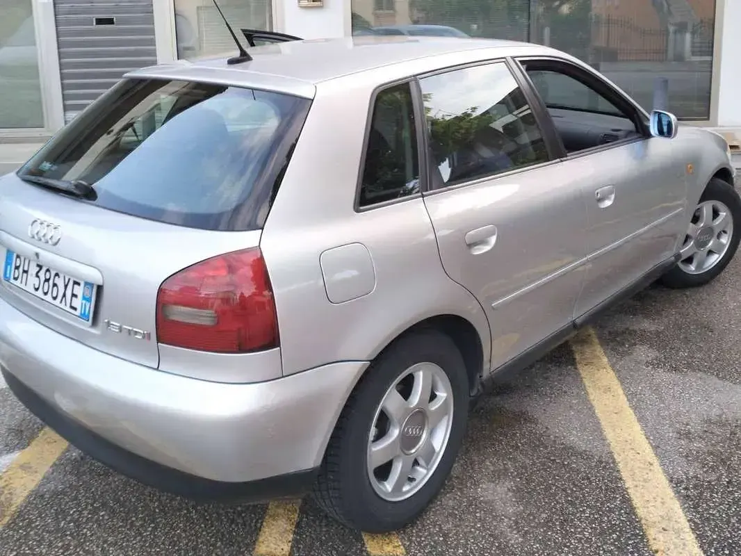 Usata Audi A3 Ambiente 110 CV (80 kW) 2000 Argento Utilitaria