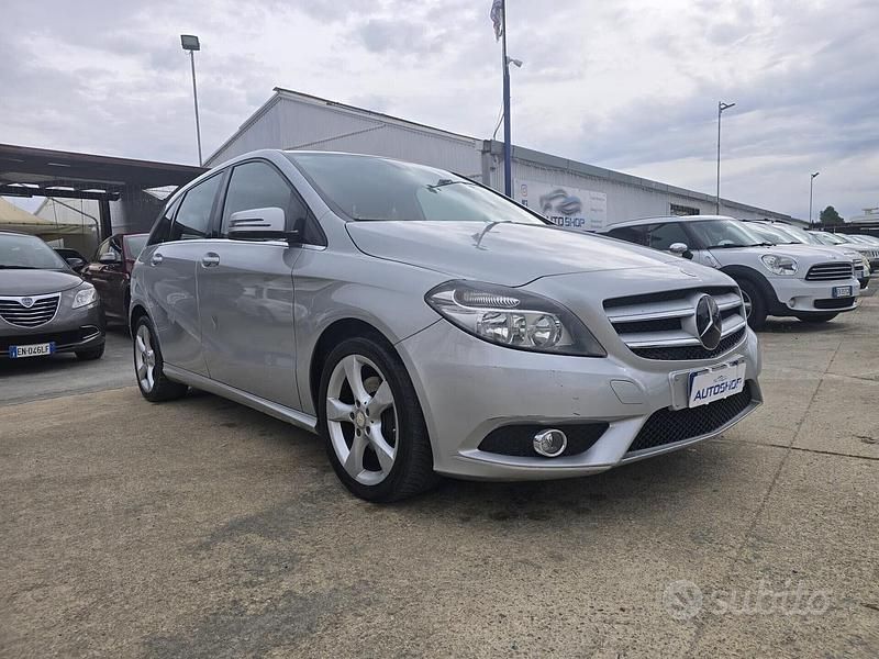 Usata Mercedes B180 Chrome 108 CV (79 kW) 2013 Grigio Monovolume