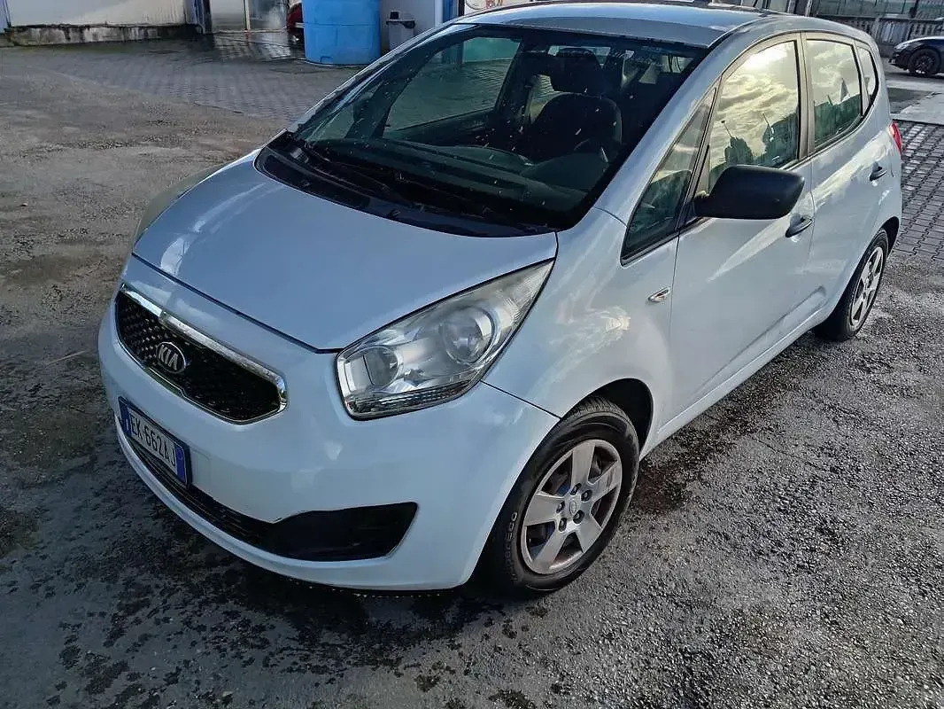Usata Kia Venga Active 90 CV (66 kW) 2012 Bianco Utilitaria