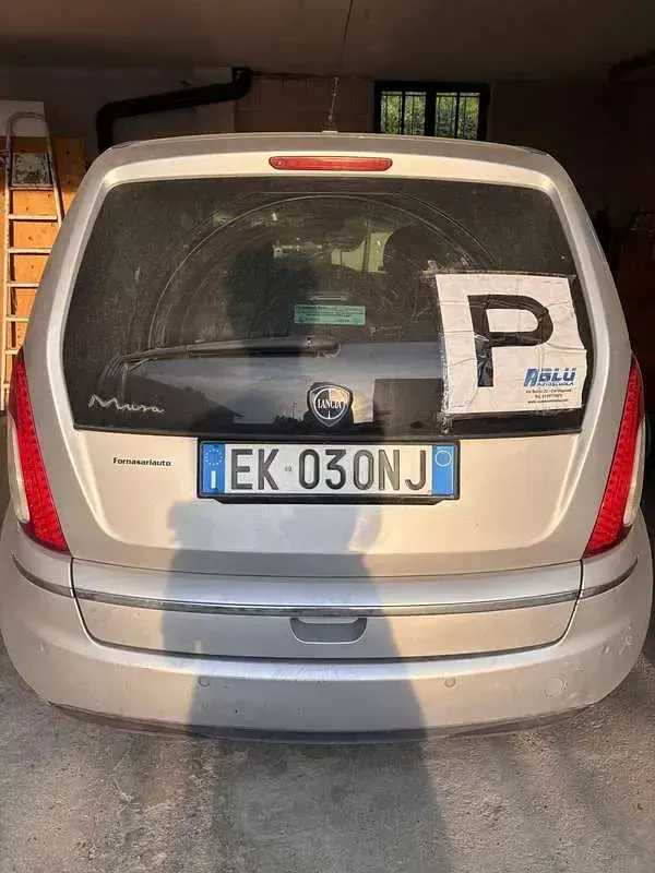 Usata Lancia Musa 90 CV (66 kW) 2011 Argento Monovolume